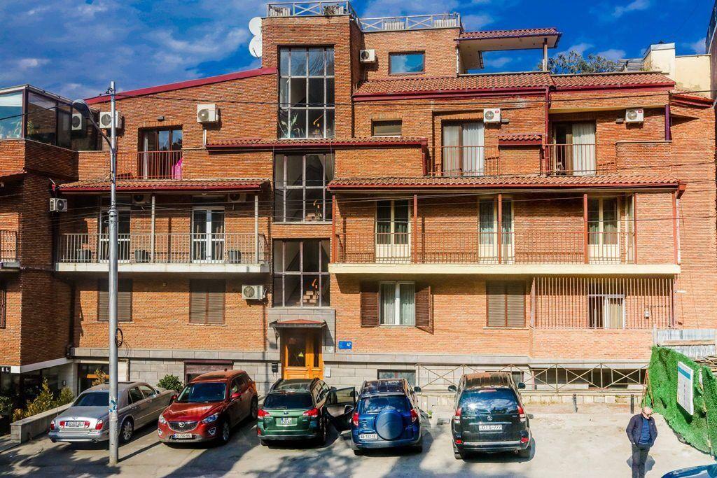 იყიდება ახალი აშენებული ბინა